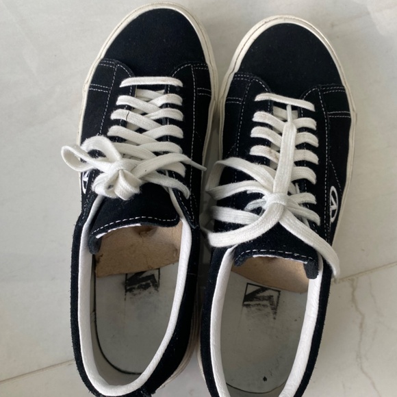 Vans - Picture 5 of 5